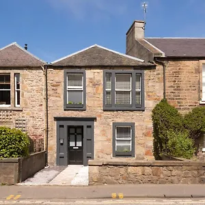 Guest house 48 Gilmore Place Residences